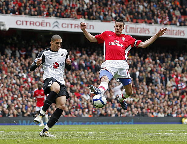 随着全球足 随着全球足